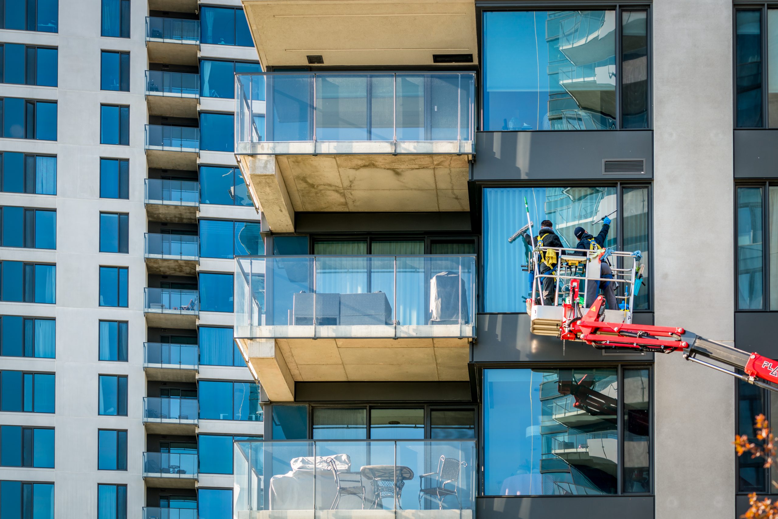 Lavage de vitres en hauteur | Groupe Impec